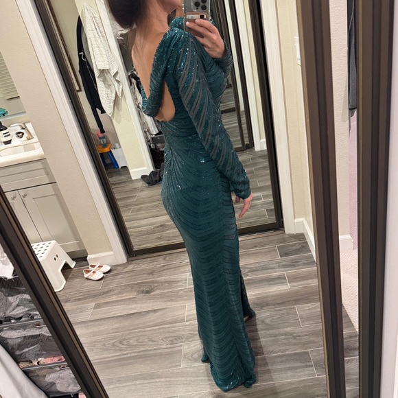 Gorgeous Holiday Gown - Picture 5 of 7